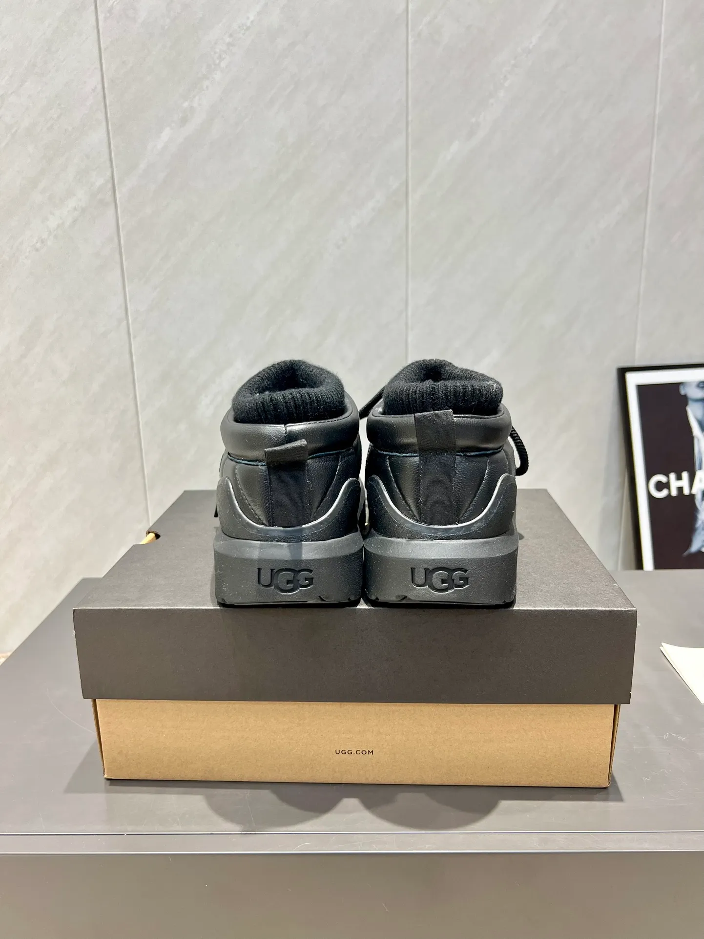 Factory: Couple P620💰 "Exclusive top version" UGG~25vs popular platform thick-soled casual shoes series... [Couple's thick-soled Maori casual shoes] A shoe that will not clash with shirts, simple partition design ➕ spotted outsole, silk curly upper, a must-have for autumn and winter, can be worn with any pants or skirt, very comfortable and good-looking... ❶Fabric: Original customized cow ➕ Sheepskin ❷Inner lining: original customized wool ❸Feet: original customized sheepskin ❹Outsole: original molded foam outsole ❺Number: 35-44 (Female 41. Male 45. Customized, non-returnable) ❻Packaging: Original full set of packaging ☀Color: Official website updated simultaneously